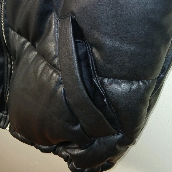 Bershka faux leather vest in black size medium - Picture 7 of 12
